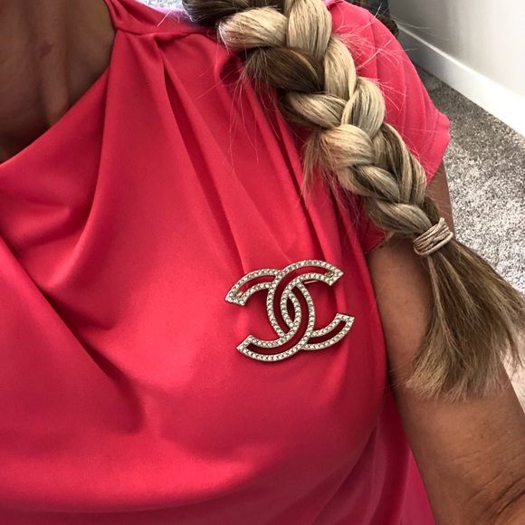 ❌SOLD❌CHANEL 21B Gold & Crystal XLarge Brooch NEW - Picture 17 of 17